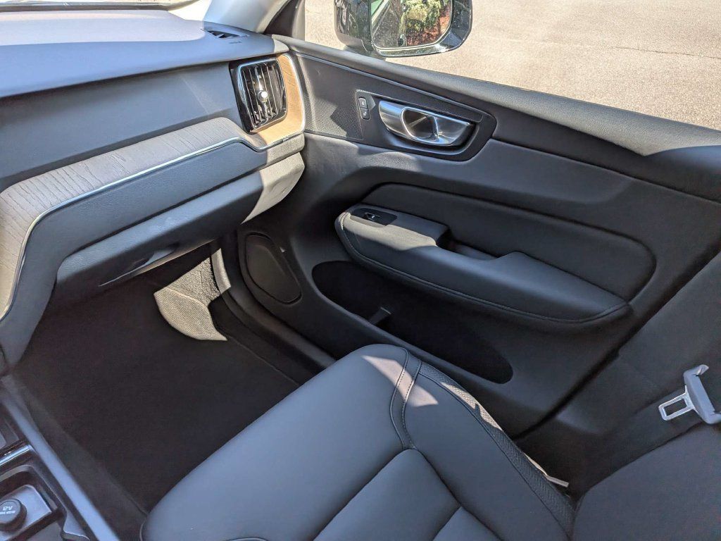 Certified 2026 Volvo XC60 B5 Plus AWD/4WD image 16