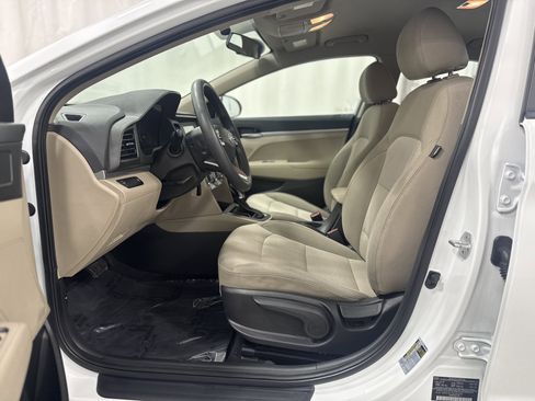 Used 2019 Hyundai Elantra SE image 14