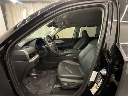 Used 2024 Toyota Grand Highlander AWD image 10