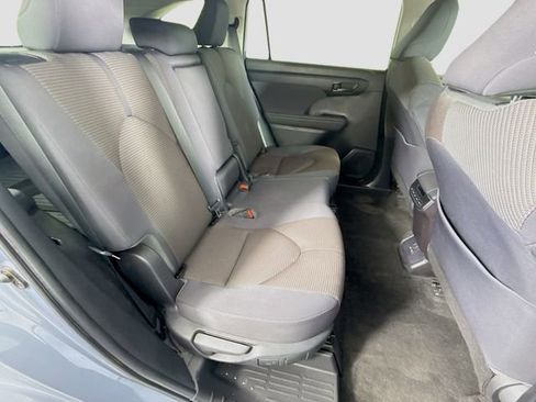 Used 2023 Toyota Highlander LE FWD image 25
