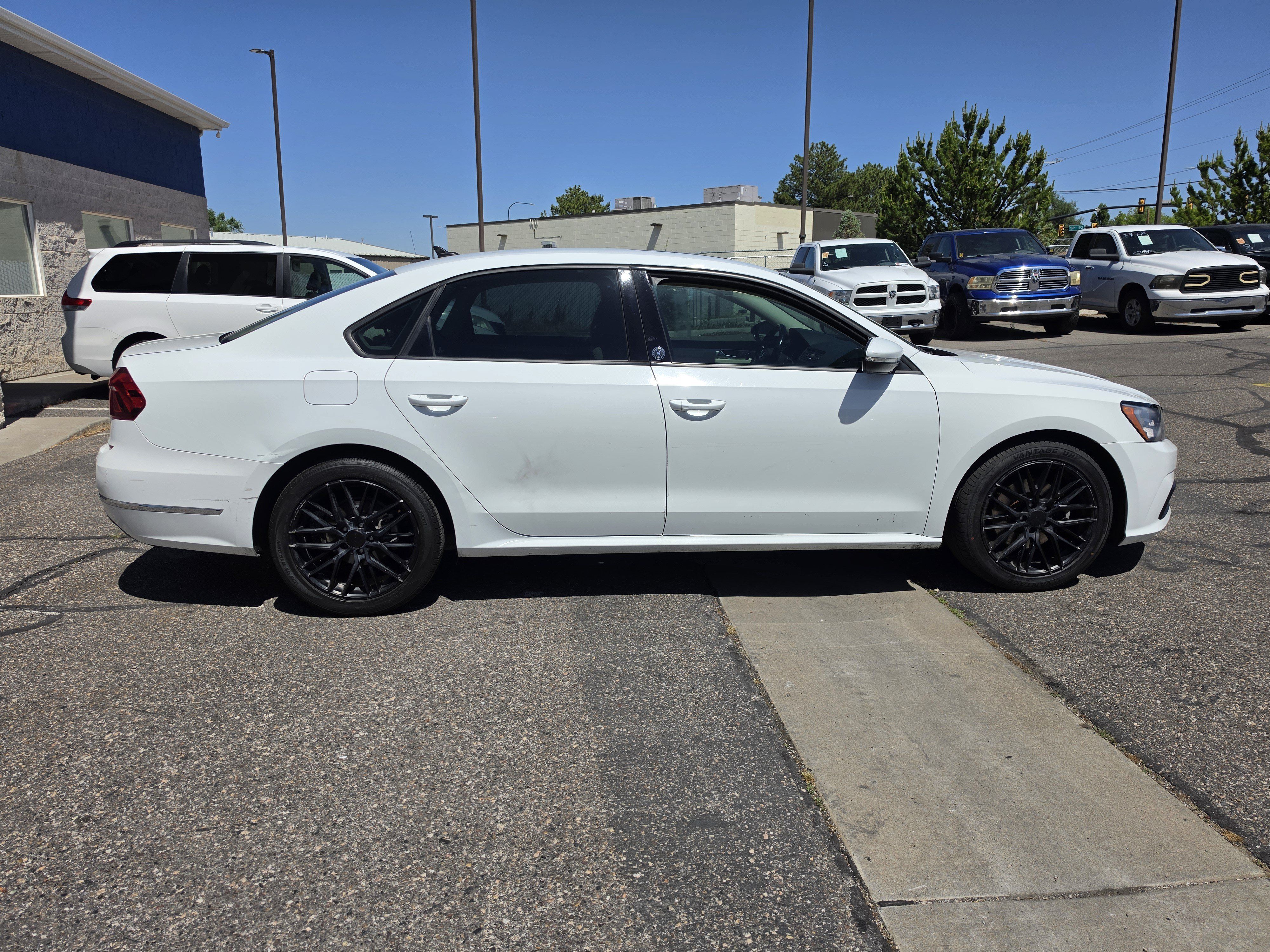 Used 2019 Volkswagen Passat 2.0T Wolfsburg w/ Wheels & Sunroof Package FWD image 6