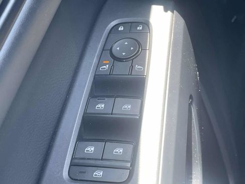 Used 2024 Nissan Pathfinder SV FWD image 24