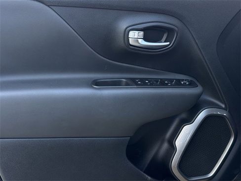 Used 2021 Jeep Renegade Limited image 26