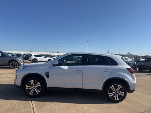 Used 2024 Mitsubishi Outlander Sport 2.0 ES image 11