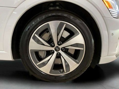 Used 2024 Audi Q8 e-tron Premium Plus w/ Premium Plus Package image 32