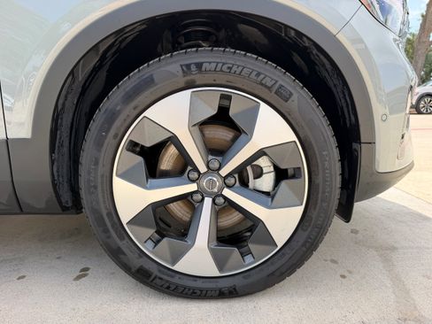 Certified 2026 Volvo XC40 B5 Plus AWD/4WD image 9