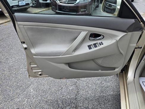 Used 2010 Toyota Camry LE image 35