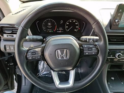 Certified 2025 Honda Pilot Touring image 20