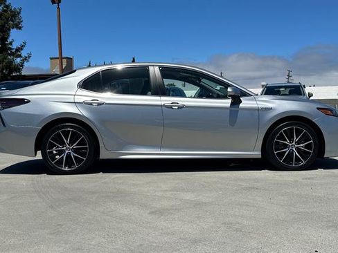Used 2021 Toyota Camry SE FWD image 2
