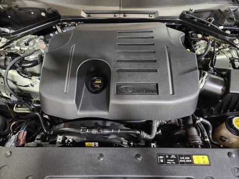 Used 2021 Land Rover Defender 110 X-Dynamic SE AWD/4WD image 52