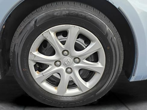 Used 2012 Hyundai Accent GLS image 40