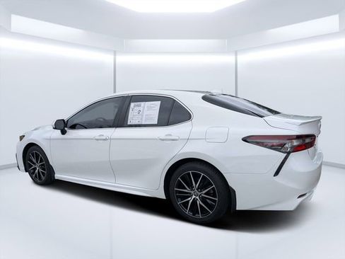 Used 2021 Toyota Camry SE FWD image 5