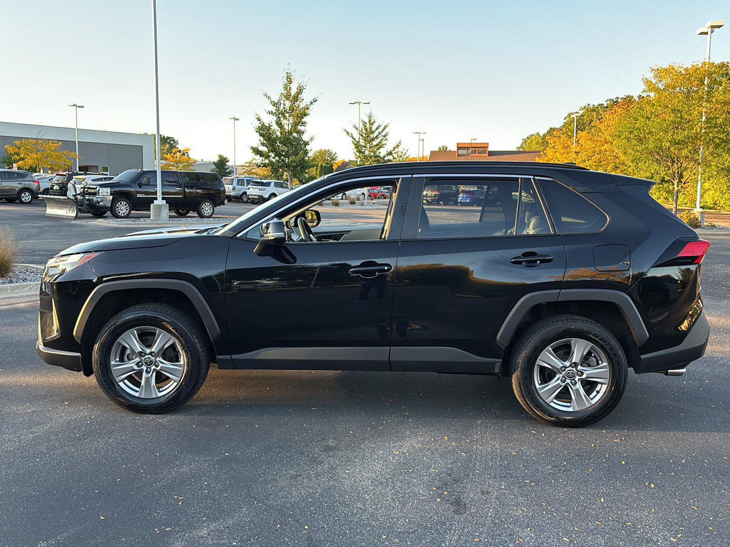 Used 2025 Toyota RAV4 XLE AWD/4WD image 15