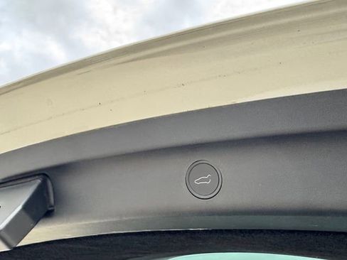 Used 2024 Tesla Model Y Performance image 29