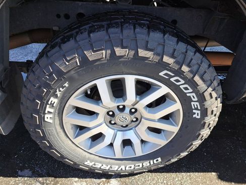 Used 2011 Nissan Frontier SL image 20