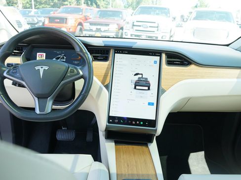 Used 2018 Tesla Model X 75D AWD/4WD image 15