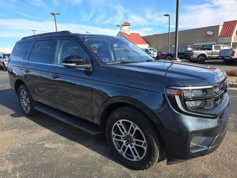 New 2025 Ford Expedition Active image 7