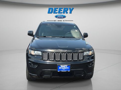 Used 2017 Jeep Grand Cherokee Altitude AWD/4WD image 9