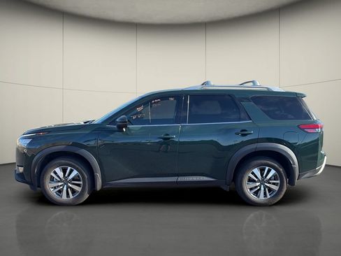 Used 2025 Nissan Pathfinder SL FWD image 4
