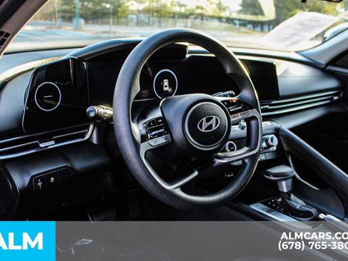 Used 2024 Hyundai Elantra SEL image 31