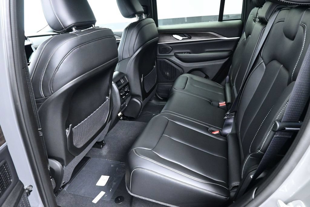 New 2027 Jeep Grand Cherokee Limited AWD/4WD image 11