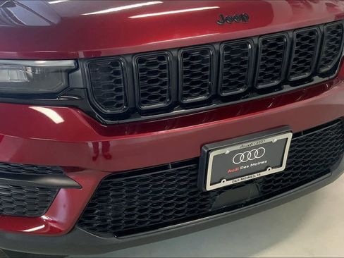 Used 2023 Jeep Grand Cherokee Altitude image 30