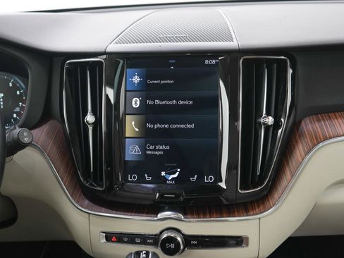 Used 2019 Volvo XC60 T6 Momentum w/ Multimedia Package image 15