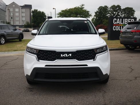Used 2022 Kia Sorento LX FWD image 8