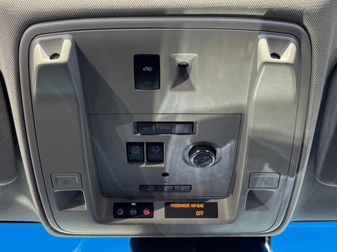 Used 2019 Cadillac Escalade ESV Luxury w/ LPO, Radiant Package image 33