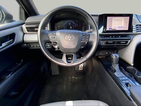 Used 2025 Toyota Camry SE FWD image 6