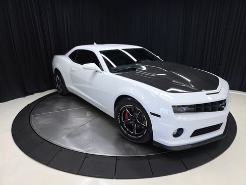 Used 2013 Chevrolet Camaro SS w/ SS Performance Package RWD image 7