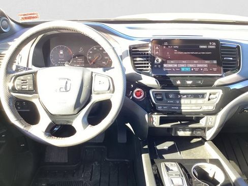 Used 2025 Honda Ridgeline Black Edition image 10