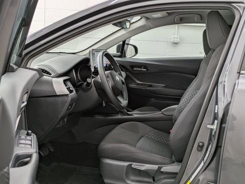 Used 2020 Toyota C-HR LE image 3