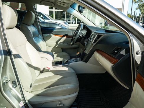 Used 2014 Subaru Outback 2.5i Limited w/ Accessory Value Package (OY1) AWD/4WD image 16