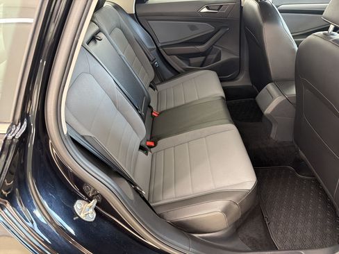 Used 2025 Volkswagen Jetta SE FWD image 28