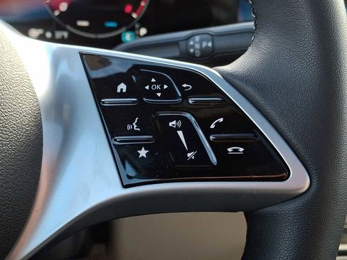 Used 2026 Mercedes-Benz GLB 250 4MATIC image 17