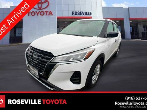 Used 2024 Nissan Kicks S image 1