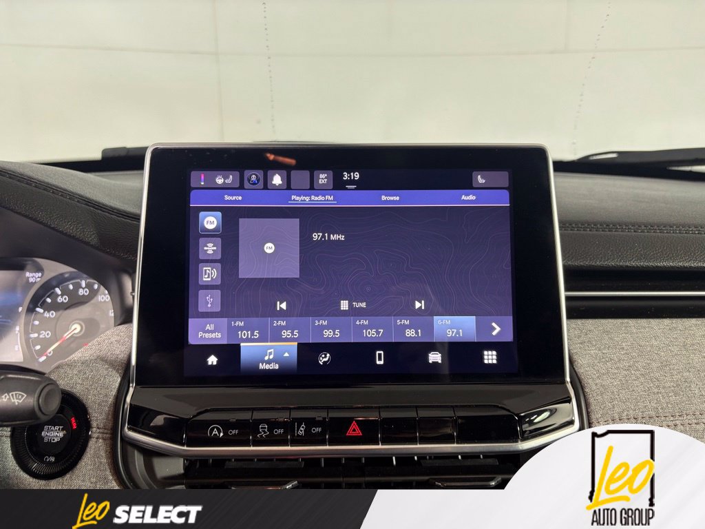 Used 2024 Jeep Compass Latitude AWD/4WD image 17