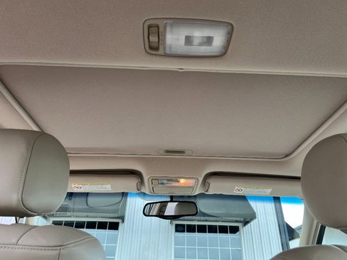 Used 2001 Toyota Avalon XLS image 53