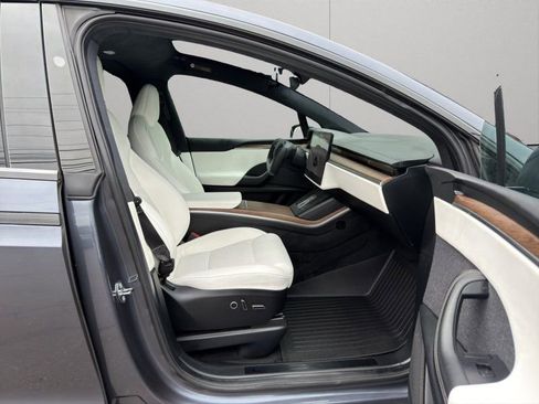 Used 2023 Tesla Model X AWD/4WD image 13