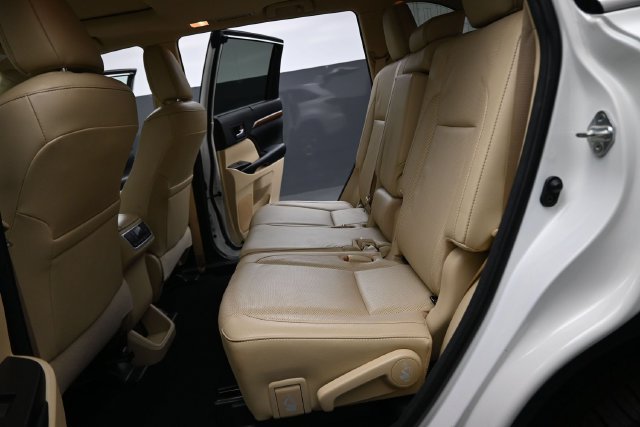 Used 2018 Toyota Highlander Limited AWD/4WD image 17