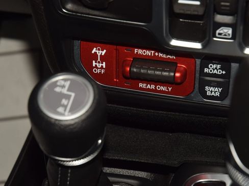 Used 2025 Jeep Gladiator Rubicon AWD/4WD image 31