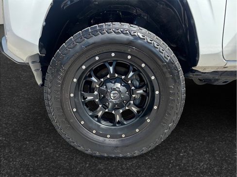 Used 2022 Toyota Tacoma SR AWD/4WD image 13