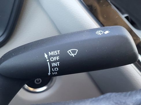 Used 2025 Toyota Corolla LE image 32