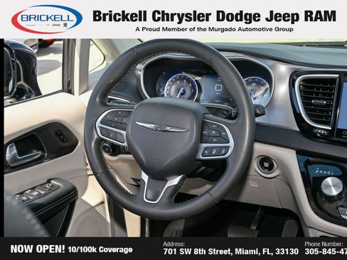Used 2024 Chrysler Pacifica Touring-L FWD image 21