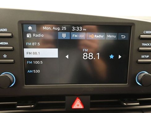 Used 2025 Hyundai Elantra Sport image 11