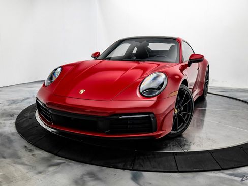 Used 2024 Porsche 911 Carrera w/ Premium Package image 3