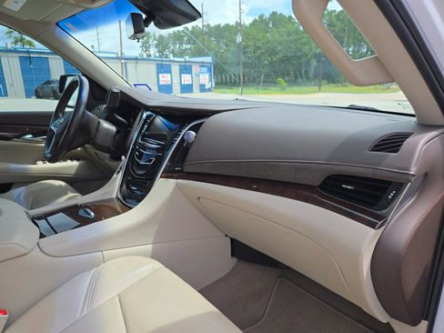 Used 2017 Cadillac Escalade Premium Luxury image 25