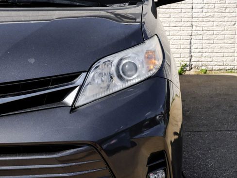 Used 2019 Toyota Sienna XLE w/ XLE Navigation Package image 42