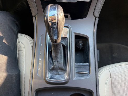 Used 2014 Lincoln MKS AWD image 19